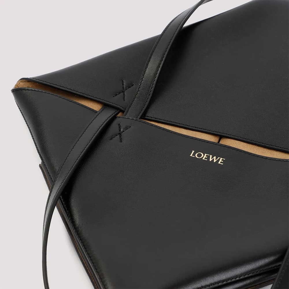 당일배송로에베 여성 퍼즐 폴드 미디엄 샤이니 카프스킨 토트백 가방 블랙 A657G50X01 1100