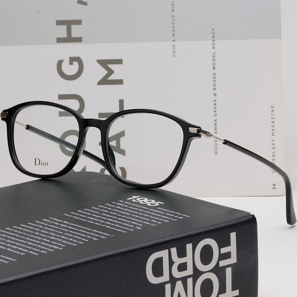 디올 안경테 DIORESSENCE7 807 가벼운 블랙 사각 뿔테 데일리 명품
