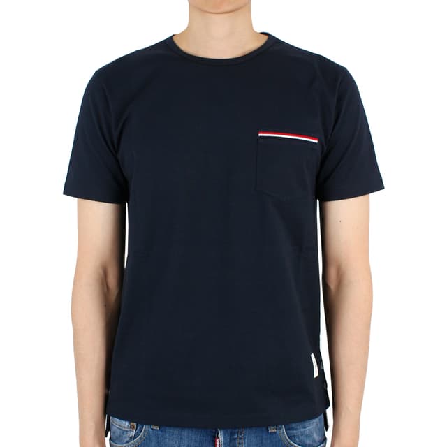 디몬트 23 S/S 톰브라운 남성 삼선라인 포켓 코튼 반팔(네이비) MJS010A 01454 415