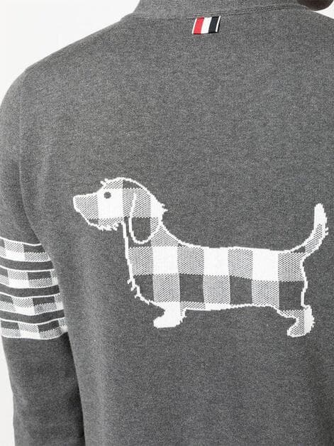 당일배송[톰브라운] MKC469A Y3006 035 사선완장 헥터 아이콘 자카드 브이넥 버튼 가디건 메드그레이 남성 자켓