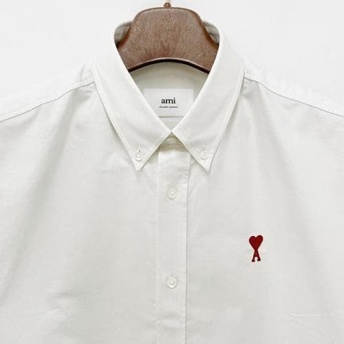 [논현 더팩토리](당일) 24SS 아미 하트 로고 박스핏 반팔 셔츠 초크 (HSH230 CO0031 193)