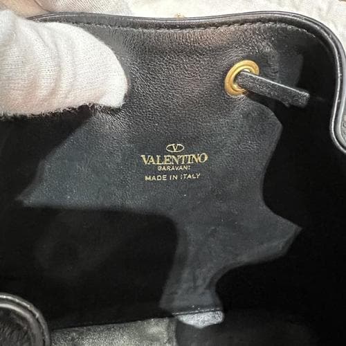 [논현 더팩토리](당일) 24SS 발렌티노 V로고 시그니처 체인 미니 버킷백 (4W2P0T83 HPF 0NO)