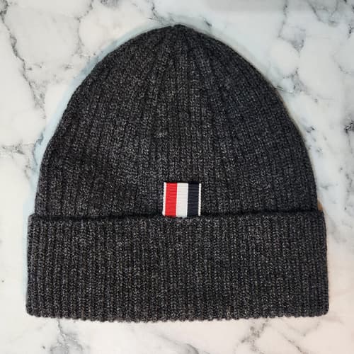 [논현 더팩토리](당일) 톰브라운 사선 캐시미어 니트 비니 모자 (MKH009A 00011 025)