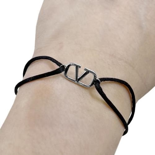 [논현 더팩토리](당일) 24SS 발렌티노 V로고 시그니처 매듭 브레이슬릿 팔찌 (4Y2J0M96 DTK 0NO)