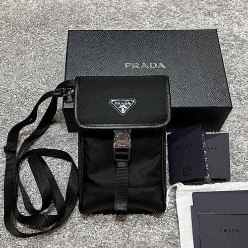 [논현 더팩토리](당일) 프라다 삼각 로고 리나일론 폰 케이스 크로스백 (2ZH109 2DMH F0002)
