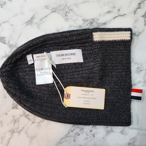 [논현 더팩토리](당일) 톰브라운 사선 캐시미어 니트 비니 모자 (MKH009A 00011 025)