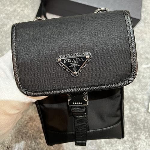 [논현 더팩토리](당일) 프라다 삼각 로고 리나일론 폰 케이스 크로스백 (2ZH109 2DMH F0002)
