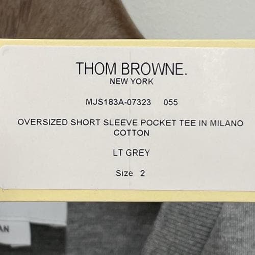[논현 더팩토리](당일) 24SS 톰브라운 삼선 포켓 오버사이즈 반팔티 (MJS183A 07323 055)