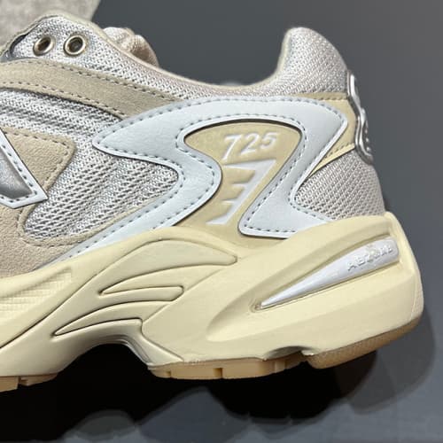 [논현 더팩토리](당일) 뉴발란스 스니커즈 (ML725T WHITE)