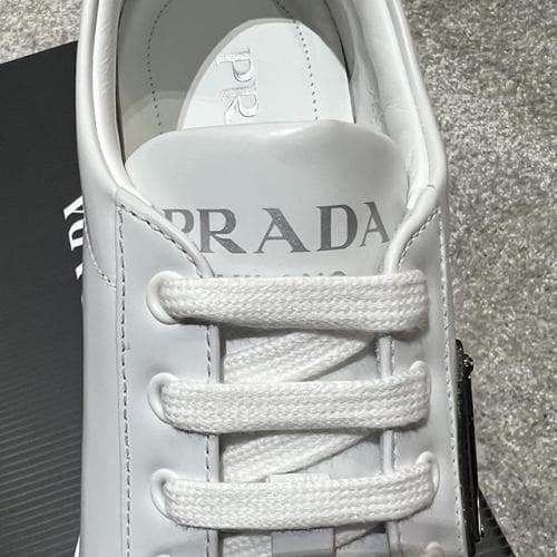 [논현 더팩토리](당일) 프라다 삼각 로고 브러시드 가죽 스니커즈 (2EE376 3F0E F0964)