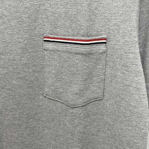 [논현 더팩토리](당일) 24SS 톰브라운 삼선 포켓 오버사이즈 반팔티 (MJS183A 07323 055)