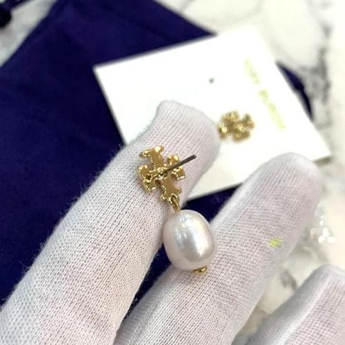 [논현 더팩토리](당일) 24SS 토리버치 KIRA 키라 펄 드롭 이어링 귀걸이 (65156 709)