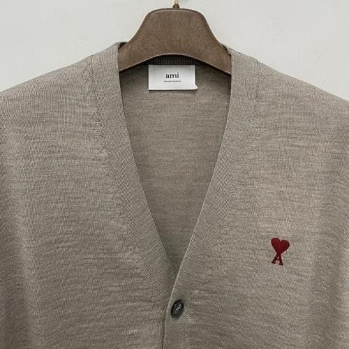 [논현 더팩토리](당일) 24SS 아미 하트 로고 울 가디건 (HKC111 KN0025 271)
