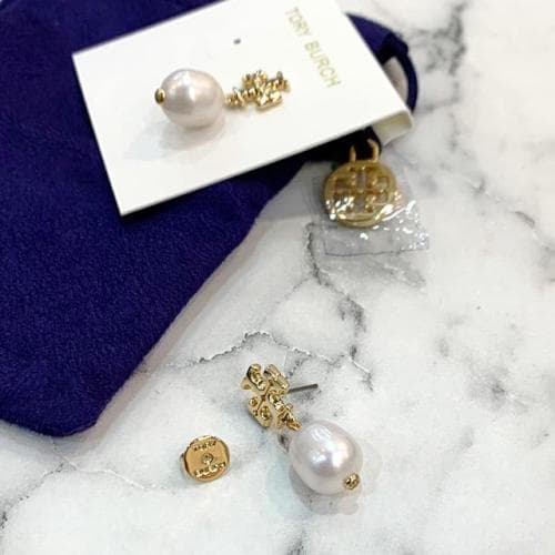 [논현 더팩토리](당일) 24SS 토리버치 KIRA 키라 펄 드롭 이어링 귀걸이 (65156 709)