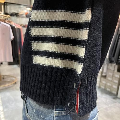 [논현 더팩토리](당일) 톰브라운 4바 스트라이프 도니골 모헤어 니트 (MKA448A Y1032 415)