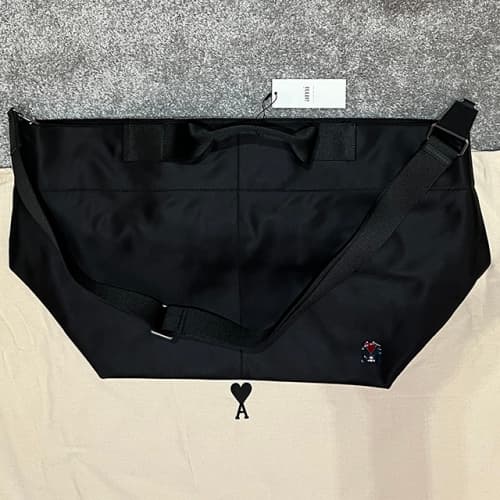 [논현 더팩토리](당일) 아미 로고 워터 리펠런트 나일론 라지 토트백 (ULL141 902 001)