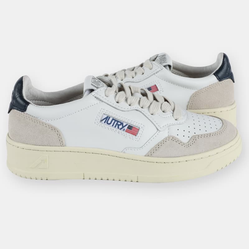 디몬트 22 S/S 오트리 여성 메달리스트 레더 스웨이드 로우탑(화이트/네이비탭) AULW LS28