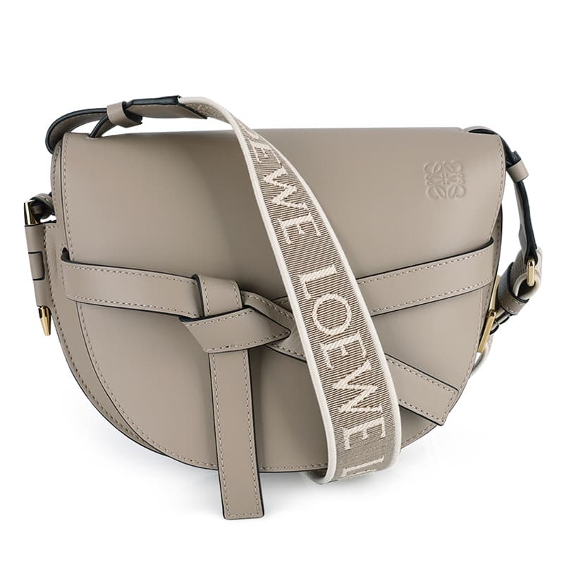 디몬트 24 S/S 로에베 여성 로고 스트랩 스몰 게이트백(샌드) A650T20X40 2150