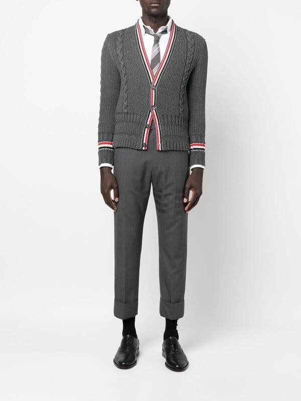 당일배송[톰브라운] MKC454A Y1024 035 RWB 스트라이프 케이블 스티치 클래식 브이넥 가디건 메드그레이 남성 자켓