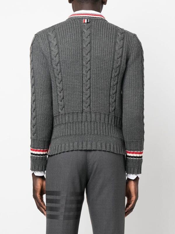 당일배송[톰브라운] MKC454A Y1024 035 RWB 스트라이프 케이블 스티치 클래식 브이넥 가디건 메드그레이 남성 자켓