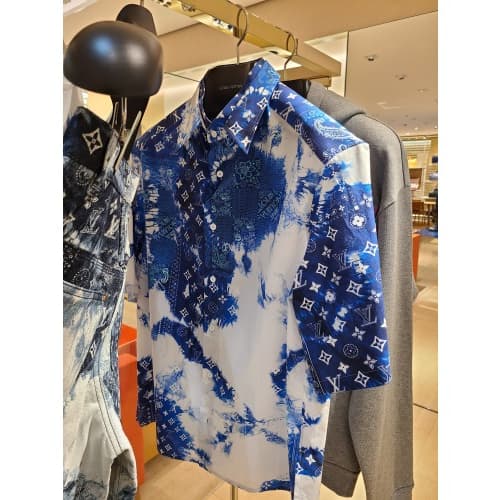 [국내배송] 쇼핑백 풀셋 루이비통 모노그램 반다나 반팔 셔츠 1AA4UE