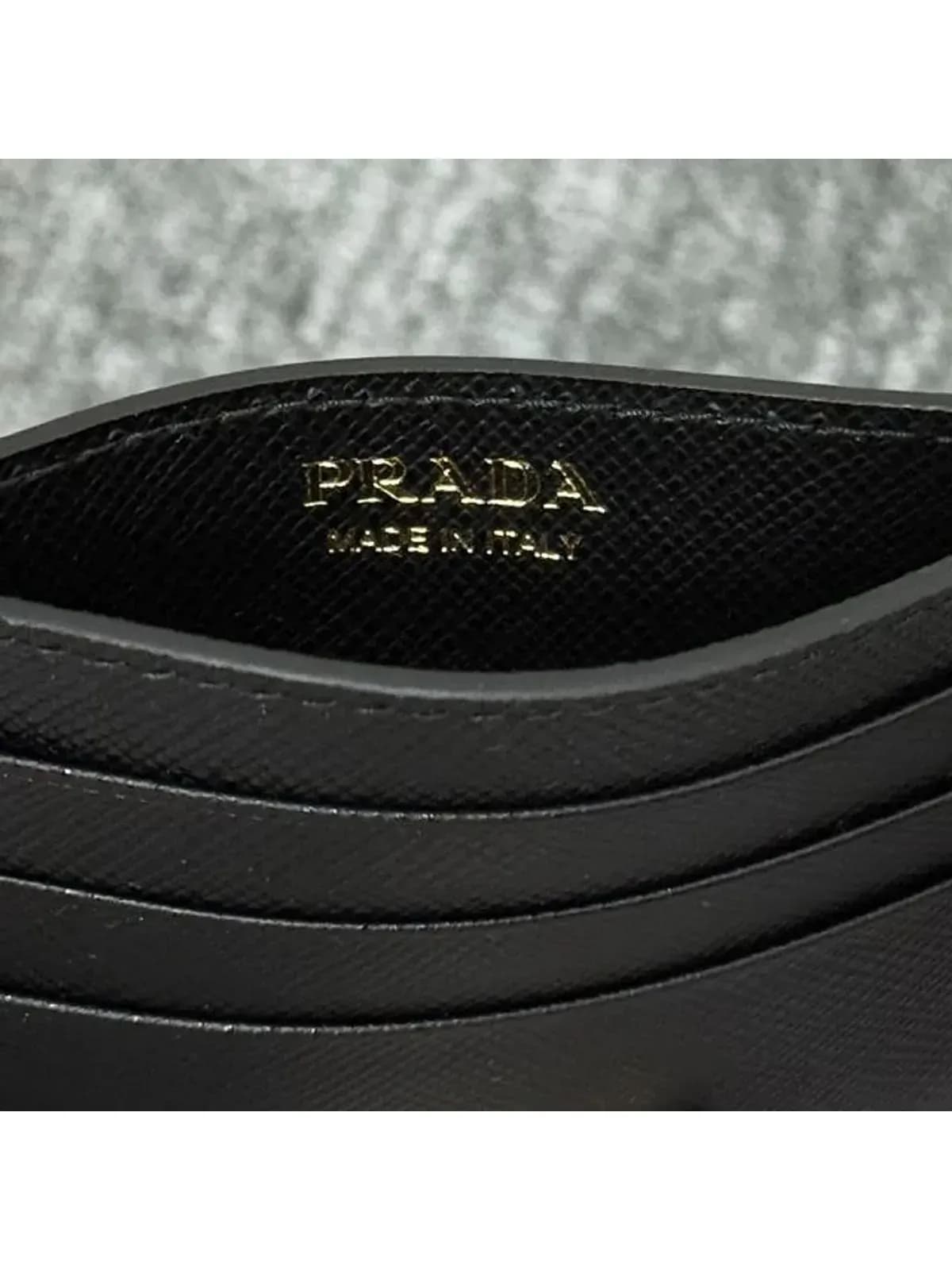 [논현 더팩토리](당일) 25SS 프라다 삼각 로고 사피아노 카드 홀더 지갑 (1MC025 QHH F0002)