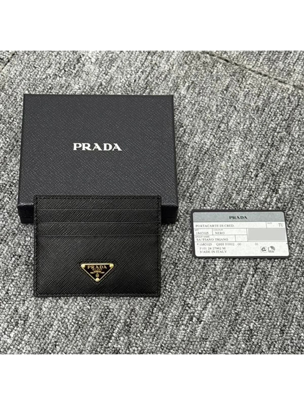 [논현 더팩토리](당일) 25SS 프라다 삼각 로고 사피아노 카드 홀더 지갑 (1MC025 QHH F0002)
