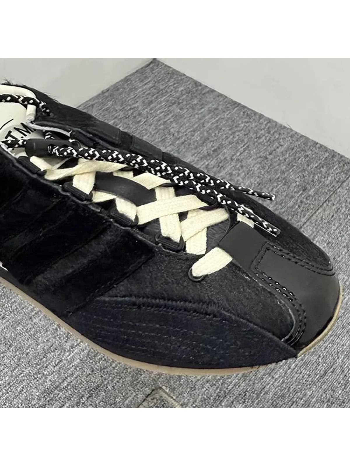 [논현 더팩토리](당일) 25SS 아디다스 X 송포더뮤트 컨트리 OG 스니커즈 (JH9010)