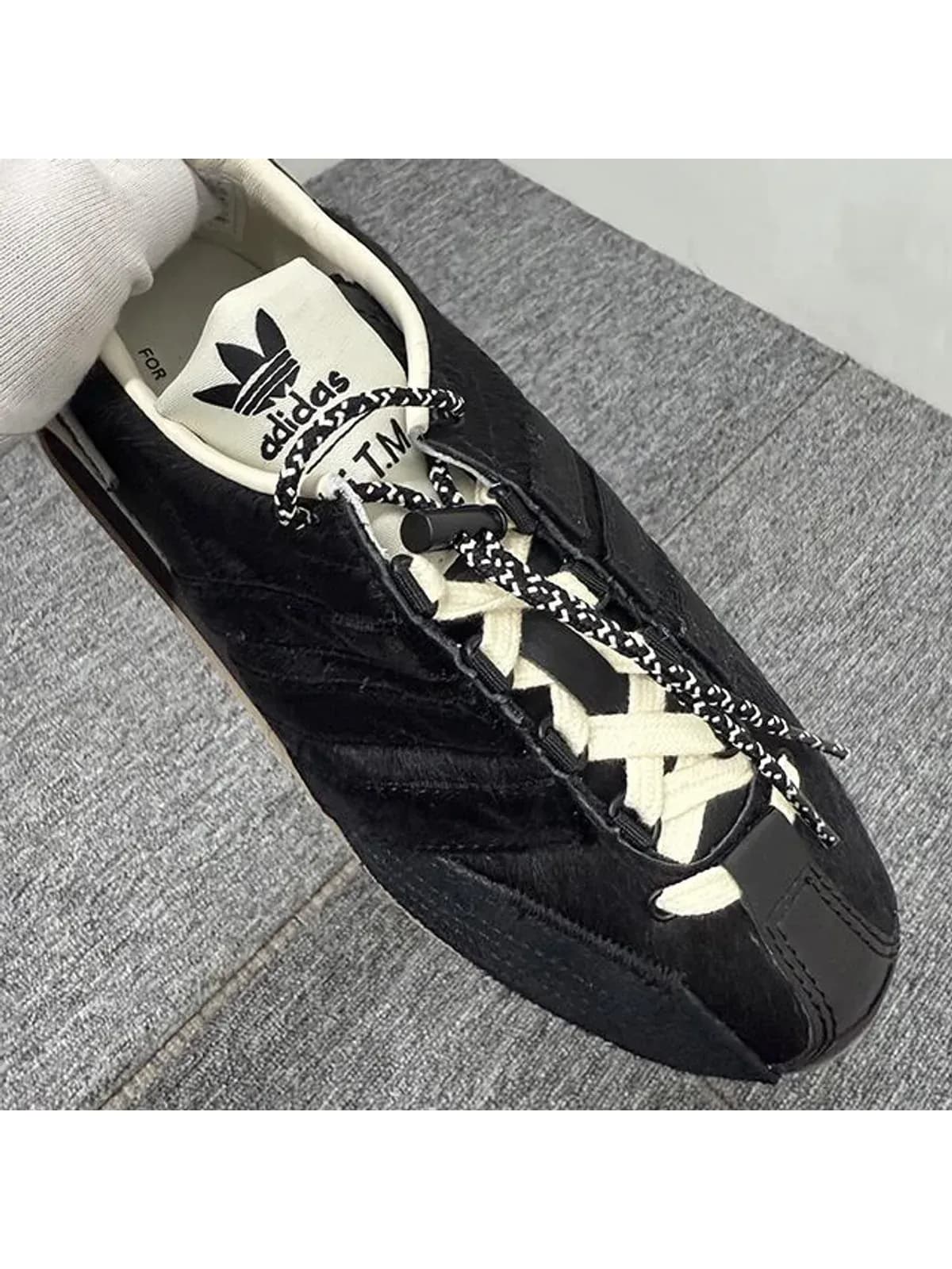 [논현 더팩토리](당일) 25SS 아디다스 X 송포더뮤트 컨트리 OG 스니커즈 (JH9010)