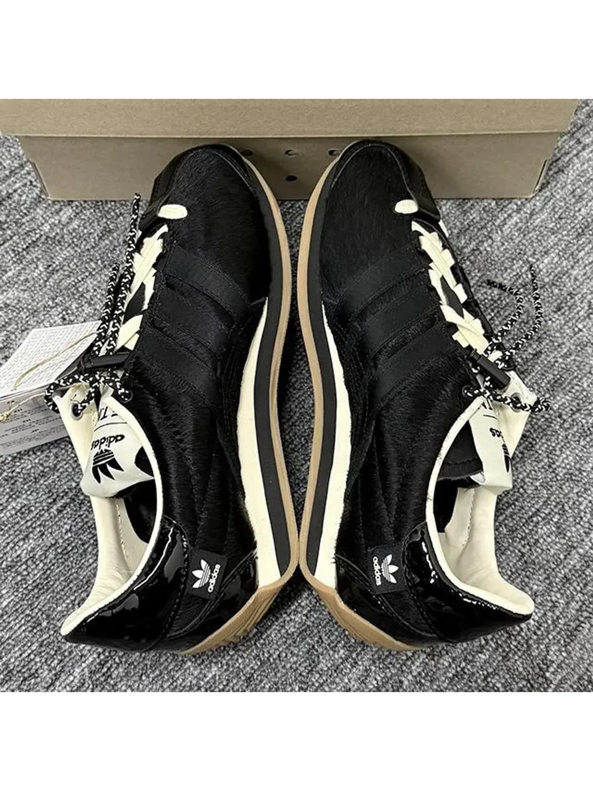 [논현 더팩토리](당일) 25SS 아디다스 X 송포더뮤트 컨트리 OG 스니커즈 (JH9010)