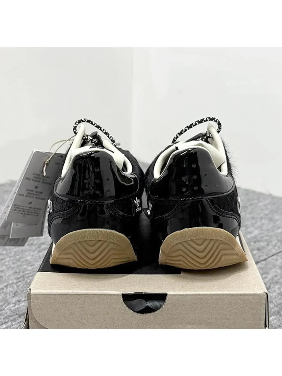 [논현 더팩토리](당일) 25SS 아디다스 X 송포더뮤트 컨트리 OG 스니커즈 (JH9010)