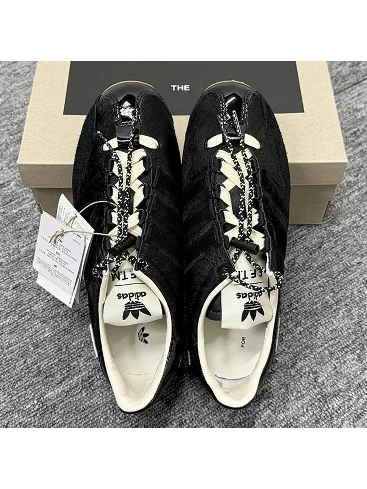 [논현 더팩토리](당일) 25SS 아디다스 X 송포더뮤트 컨트리 OG 스니커즈 (JH9010)