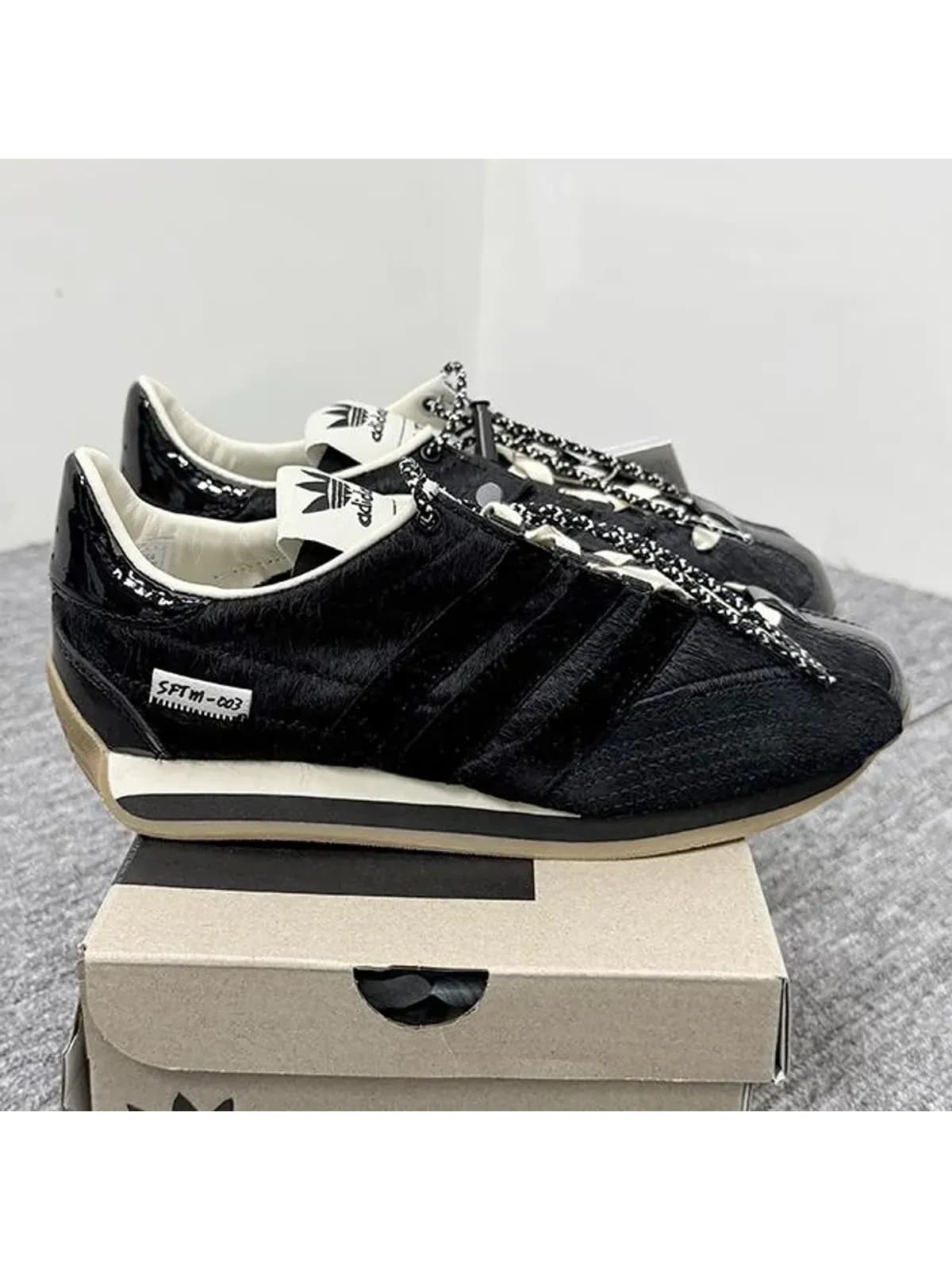 [논현 더팩토리](당일) 25SS 아디다스 X 송포더뮤트 컨트리 OG 스니커즈 (JH9010)