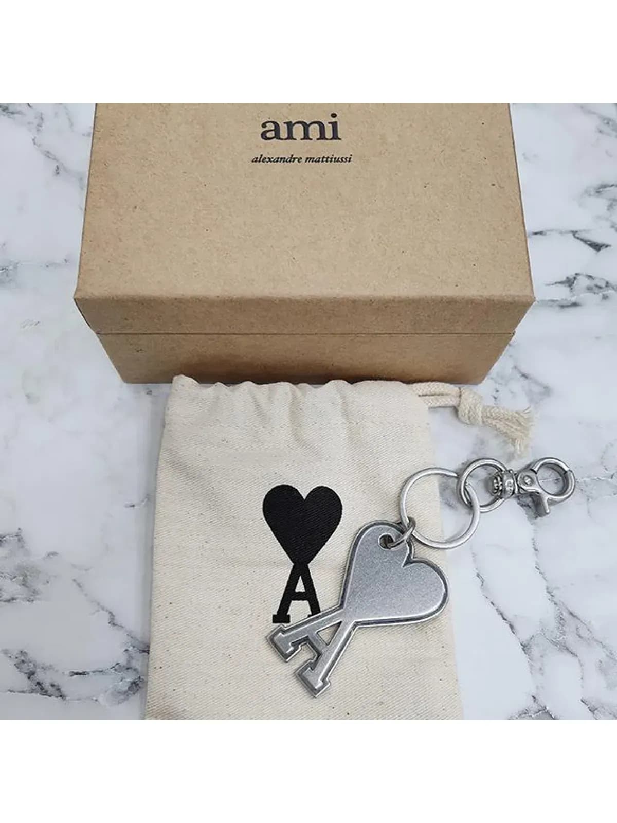 [논현 더팩토리](당일) 24FW 아미 하트 로고 키링 키홀더 (UKR906 369 905)