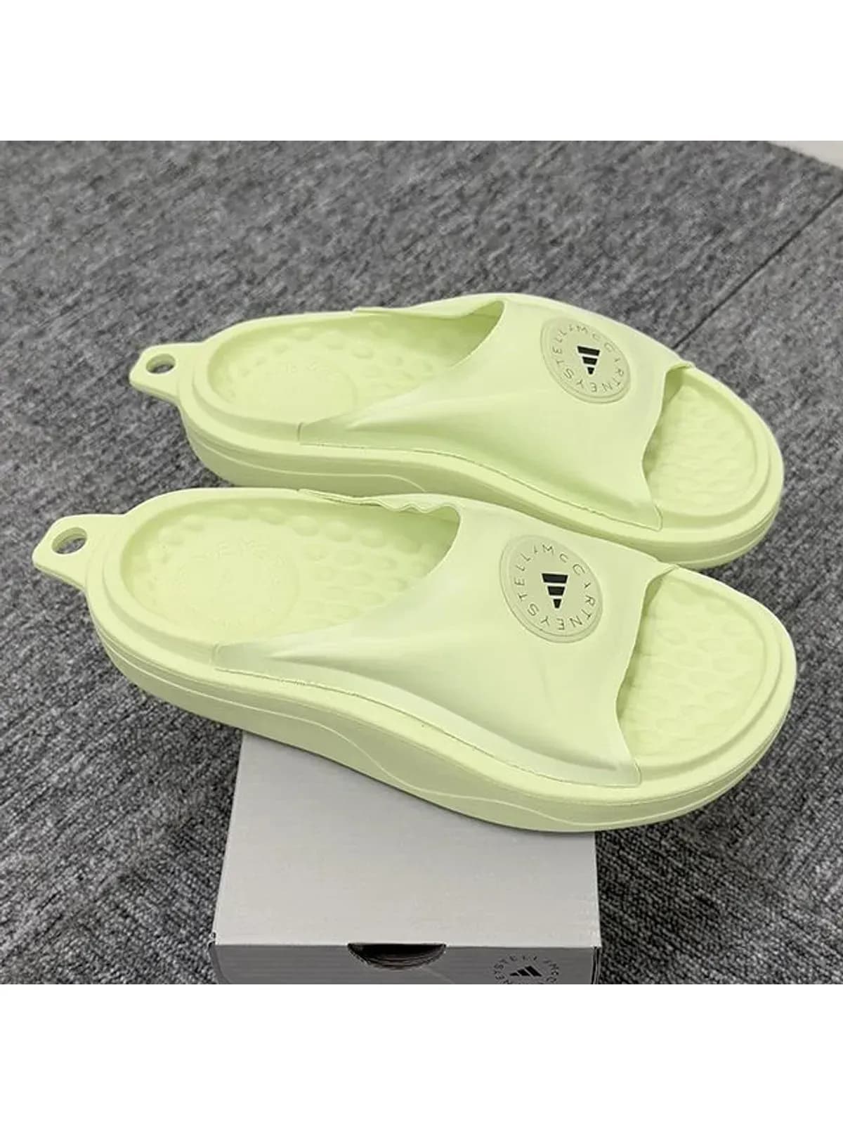 [논현 더팩토리](당일) 25SS 아디다스 X 스텔라 맥카트니 로고 슬리퍼 할로카본 (JI1217)