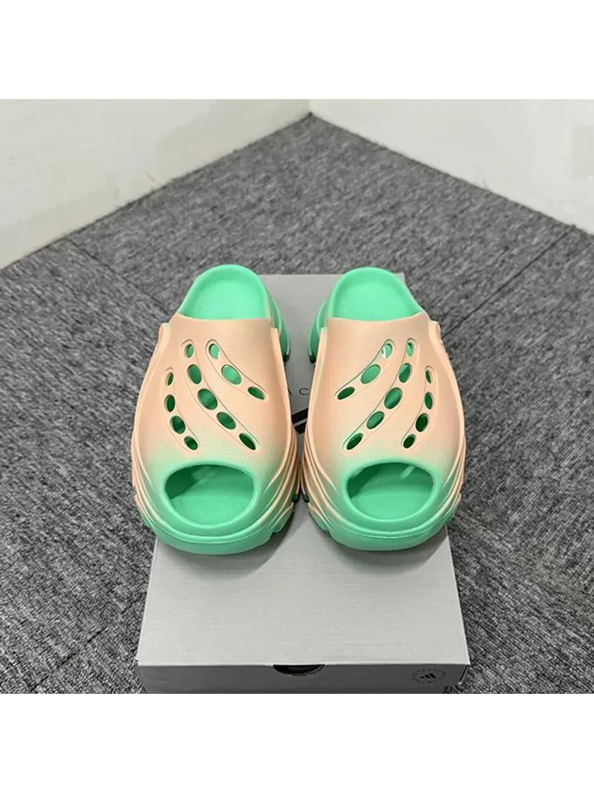 [논현 더팩토리](당일) 25SS 아디다스 X 스텔라 맥카트니 로고 슬리퍼 (JH8952)