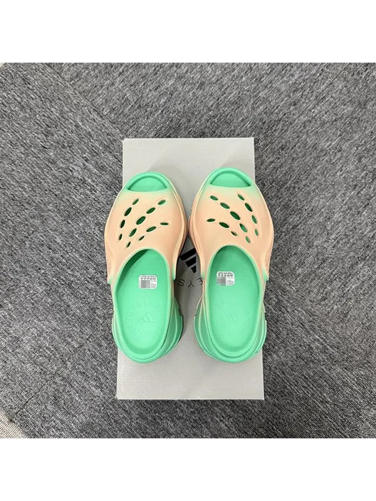 [논현 더팩토리](당일) 25SS 아디다스 X 스텔라 맥카트니 로고 슬리퍼 (JH8952)