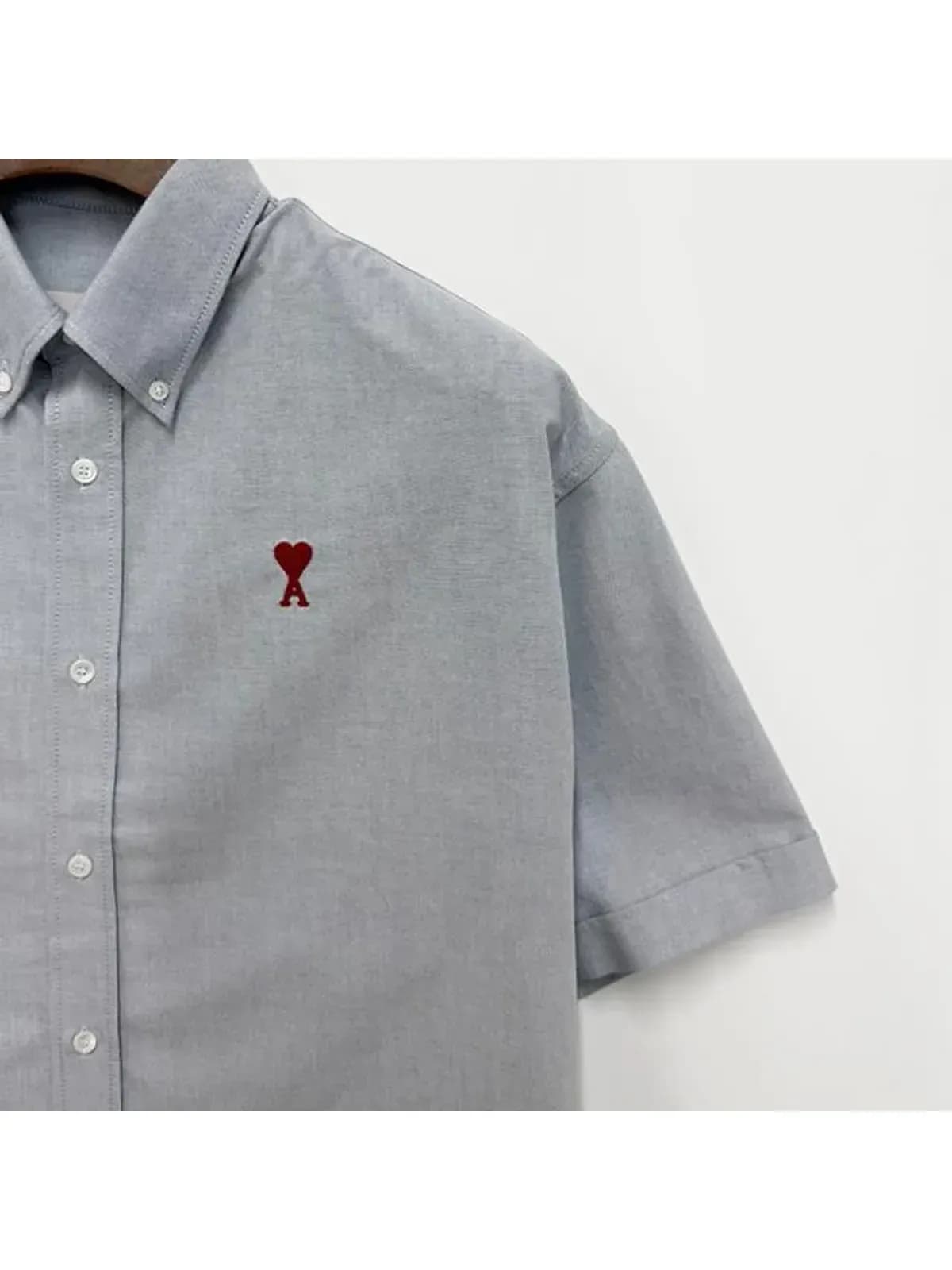 [논현 더팩토리](당일) 25SS 아미 하트 로고 박시 핏 반팔 셔츠 (HSH230 CO0031 4502)