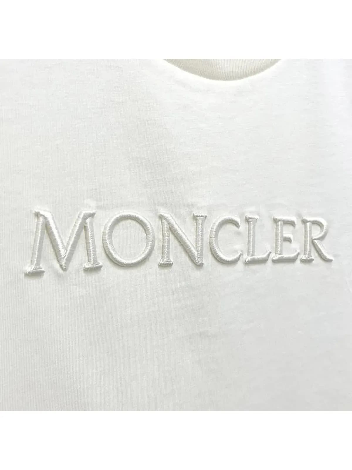 [논현 더팩토리](당일) 25SS 몽클레어 자수 토널 로고 반팔티 (8C00008 89AUO 037)