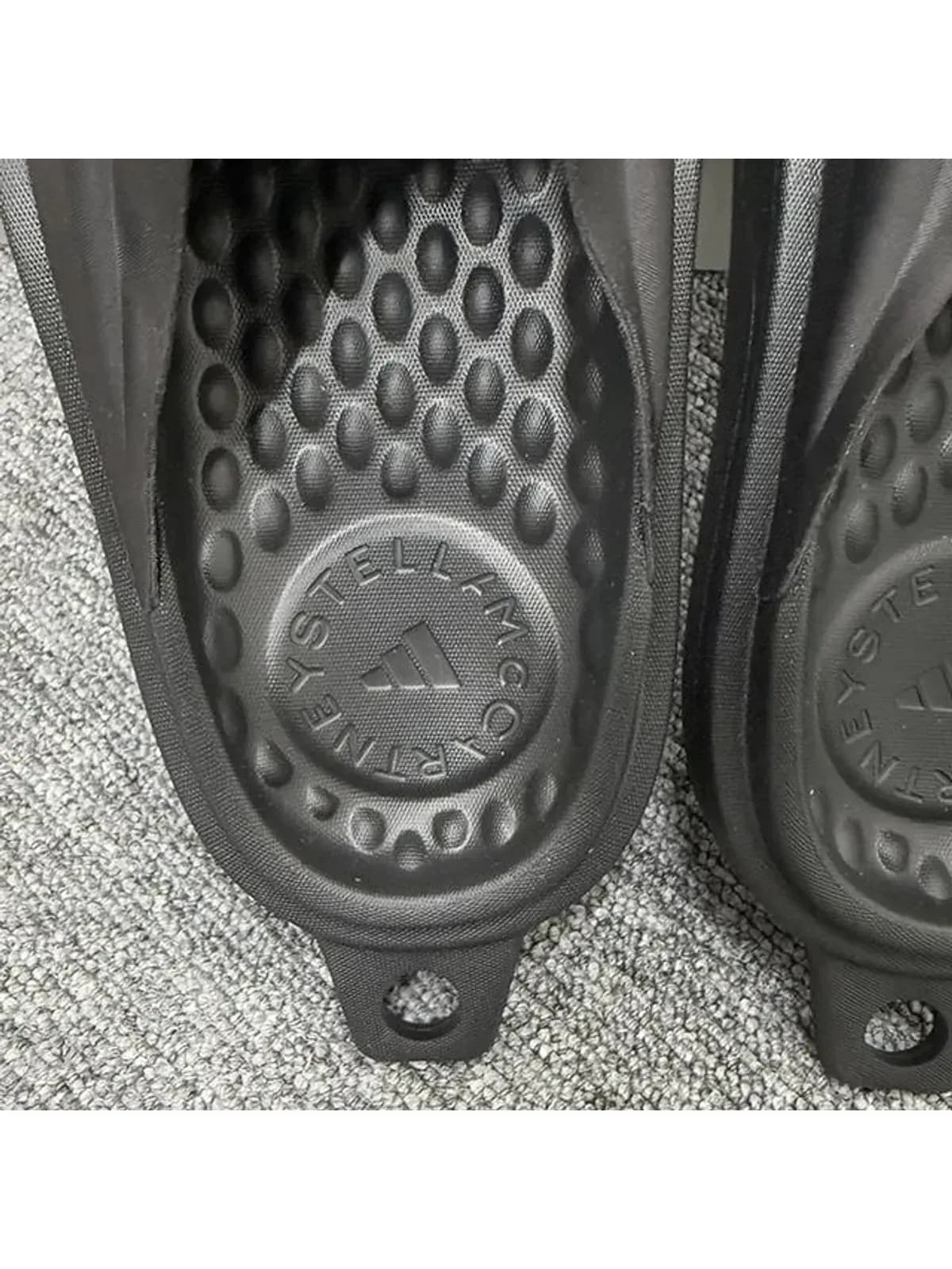 [논현 더팩토리](당일) 25SS 아디다스 X 스텔라 맥카트니 로고 슬리퍼 코어블랙 (JS0265)