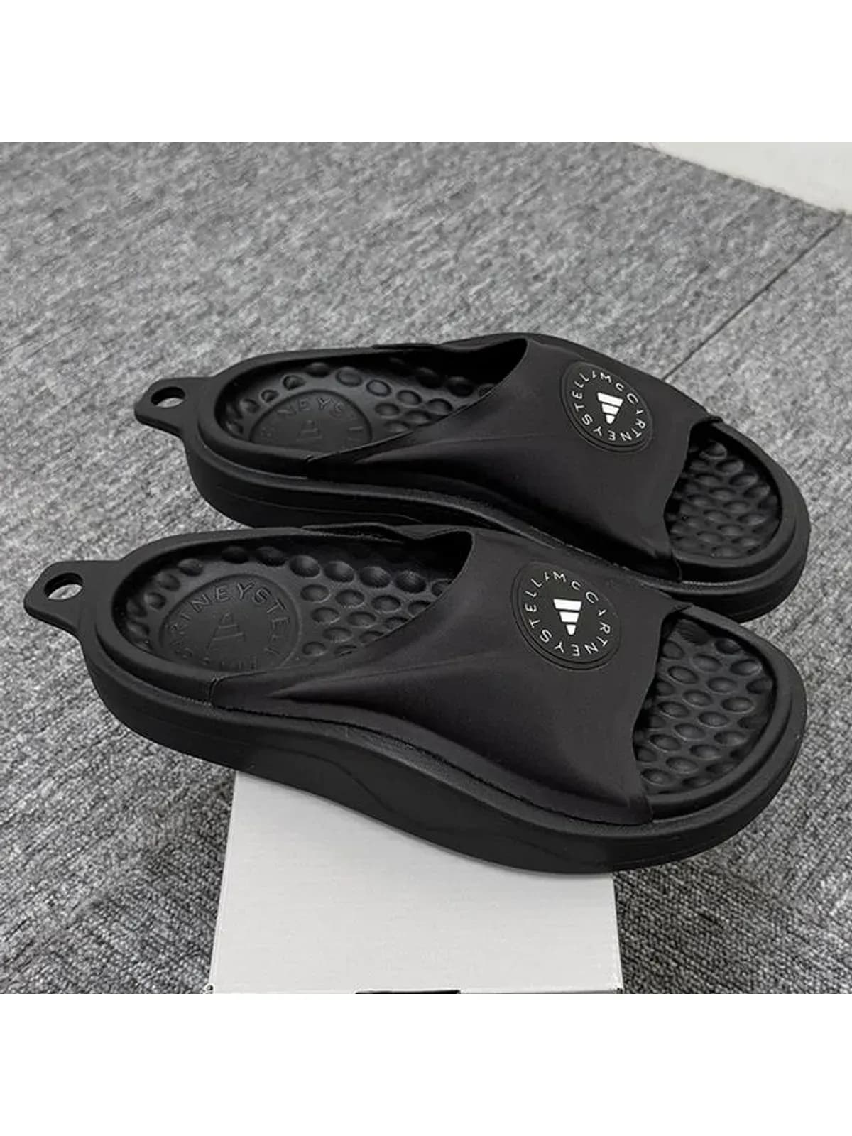 [논현 더팩토리](당일) 25SS 아디다스 X 스텔라 맥카트니 로고 슬리퍼 코어블랙 (JS0265)