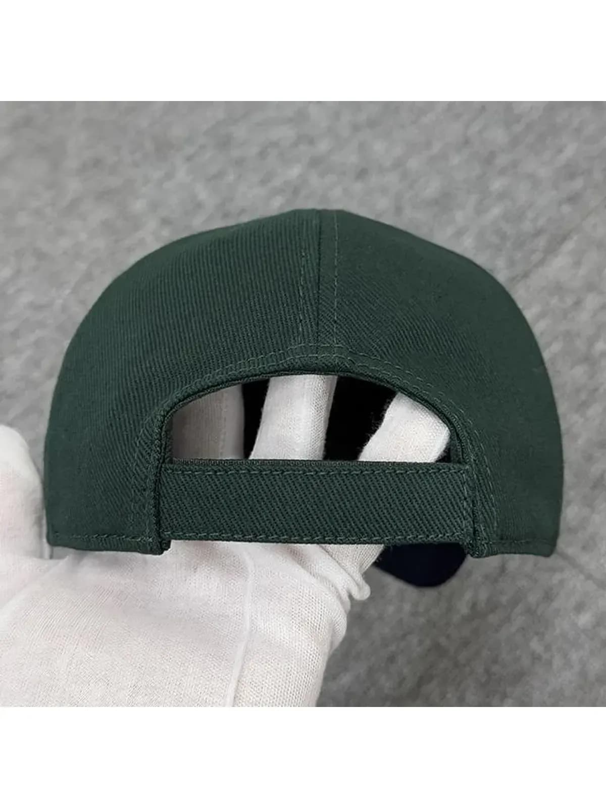 [논현 더팩토리](당일) 25SS 미우 미우 자수 로고 드릴 볼캡 모자 (5HC179 ACQ1 F03RF)