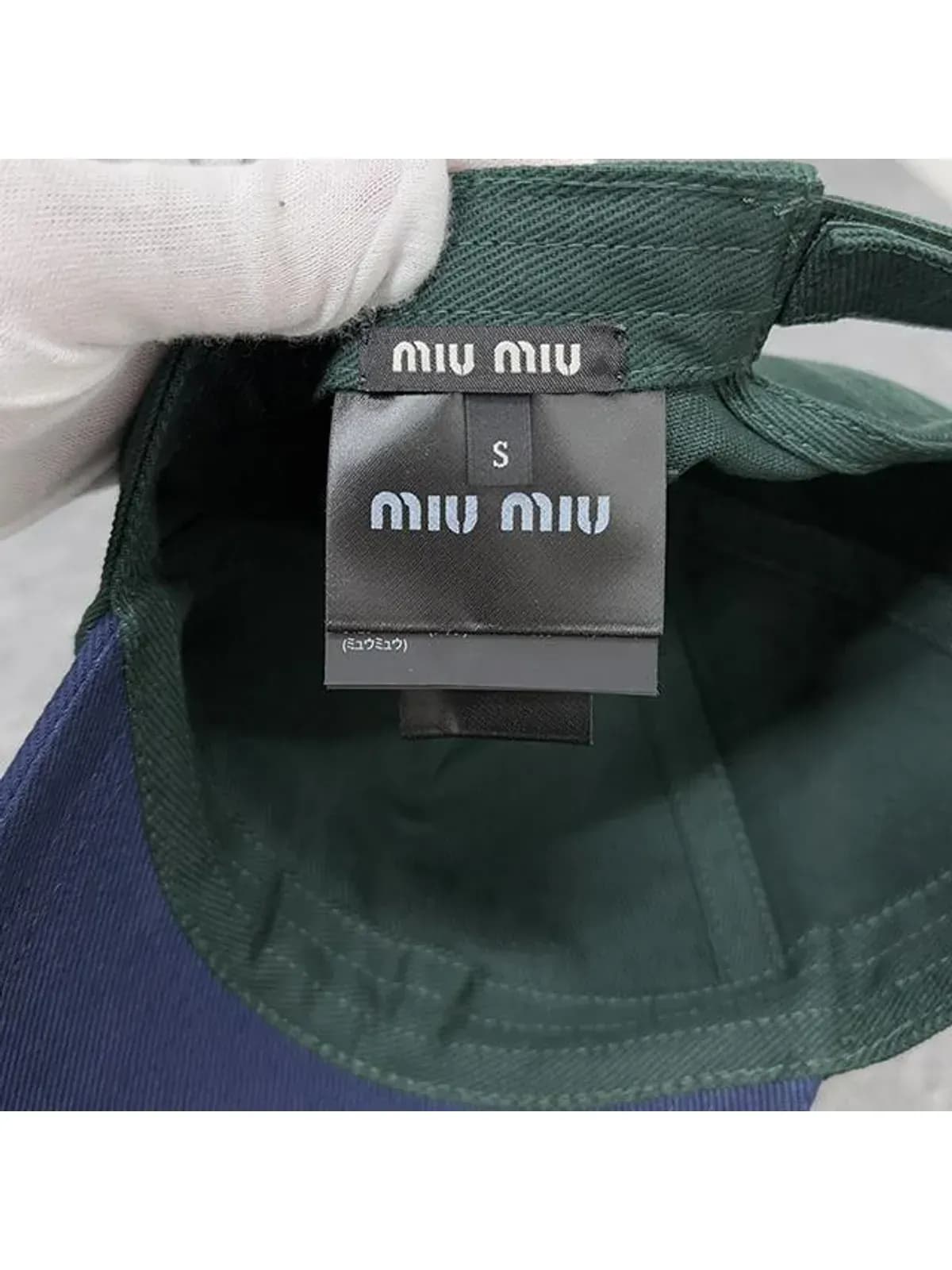 [논현 더팩토리](당일) 25SS 미우 미우 자수 로고 드릴 볼캡 모자 (5HC179 ACQ1 F03RF)