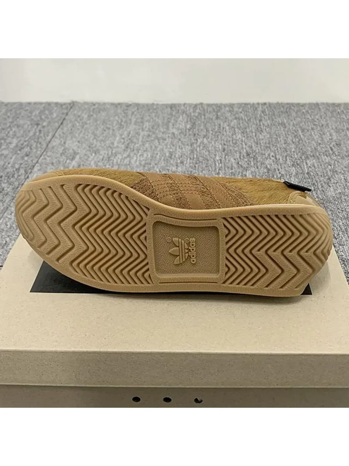 [논현 더팩토리](당일) 25SS 아디다스 X 송포더뮤트 컨트리 OG 스니커즈 (JH8639)